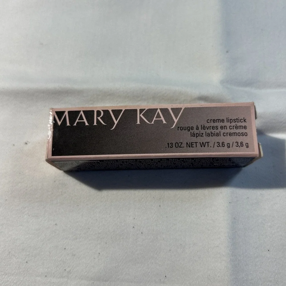 Mary Kay Crème Lipstick Red /Rouge #022850 Discontinued